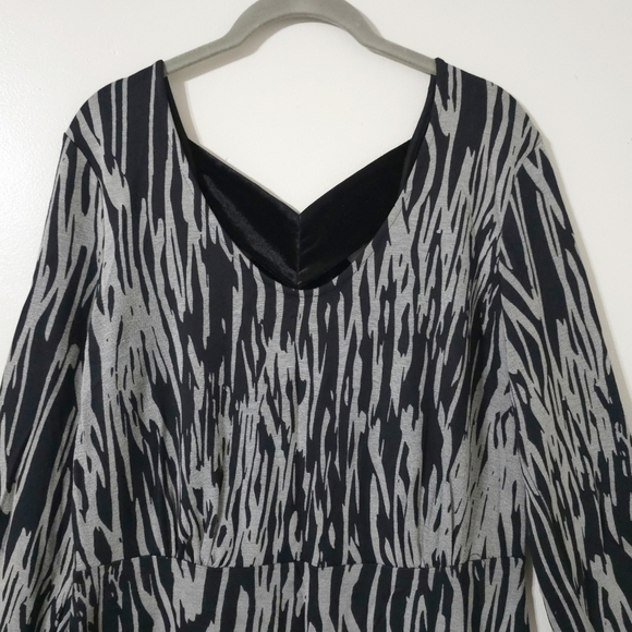 BCBGENERATION Black Grey Zebra Print Vneck Fitted Long Sleeve Mini Dress L - Picture 3 of 16